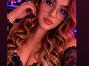 Myfreecams Watch Live Sex Cams of MechelleLyon
