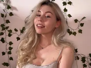 Myfreecams Adult Webcam of Cherry_Iwe