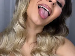 Myfreecams Watch Live Sex Cams of AnniaAnn