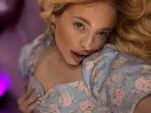 Myfreecams Watch Live Sex Cams of SerenaNoir