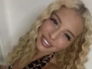 Myfreecams Free Porn Cam of SerenaNoir