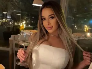 Myfreecams Sex Chat of LexxySelena