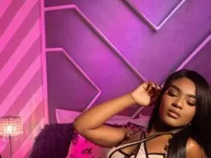 Myfreecams Sex Cam of Sophiasmiiths