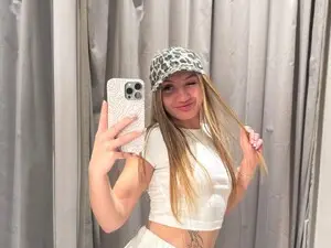Myfreecams Free Live Porn of MirrraKisss