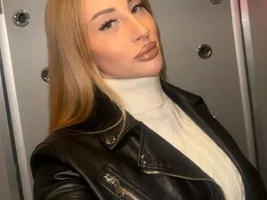 Myfreecams Sex Chat of Mia_Noir