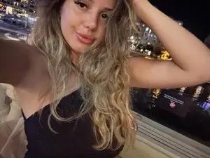 Myfreecams Nude Webcam of StrawberryHug