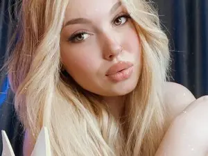 Myfreecams Live Sex Cam of Kylie_Lu