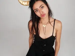 Myfreecams Sex Chat of Helenna