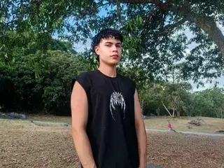 Streamate Free Live Porn of EdwardSaenzz