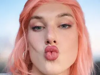 Streamate Sex Chat of BeeInTheZone