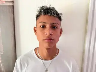 Streamate Watch Live Sex Cams of LucaDamp