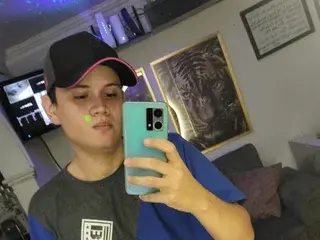 Streamate Live Porn of Max_Holloween