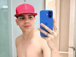Streamate Free Porn Cam of LeoDaviss