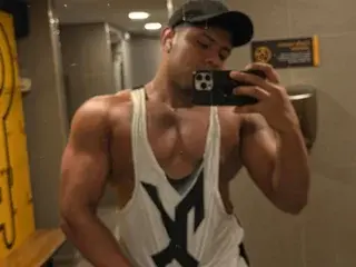 Streamate Live Porn of Ethan_castl