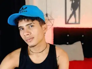 Streamate Live Sex of Skiinnycuttee