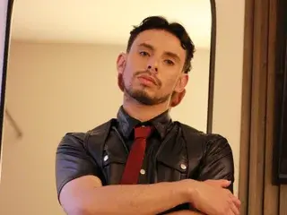 Streamate Nude Webcam of Thom_Thom_sam19