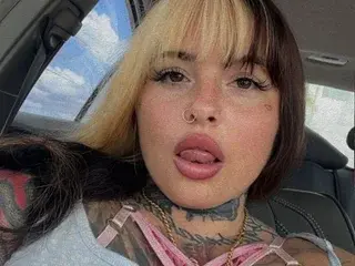 Streamate Free Live Porn of HoneyDripsOnYou