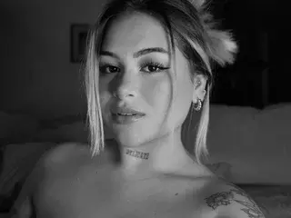 Streamate Free Porn Cam of Ela_Curvy
