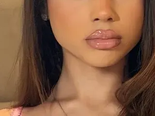 Streamate Sex Chat of Tiny_petite_jaida