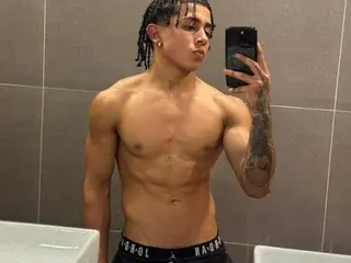 Streamate Live Porn of Bradley_Strong