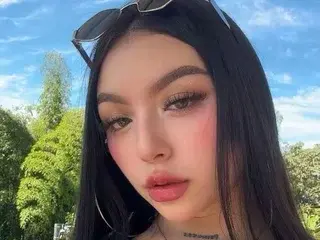 Streamate Watch Live Sex Cams of SaraBlosom