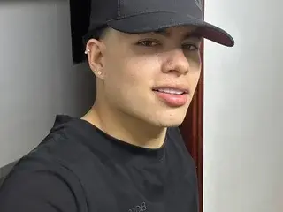 Streamate Free Porn Cam of Clayy_black