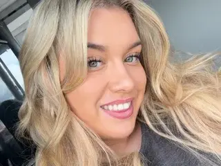 Streamate Live Sex of MelodyxxUK