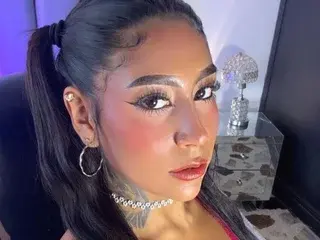 Streamate Free Live Porn of CandyMarilyn