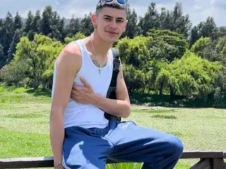 Streamate Sex Cam of alextsexx