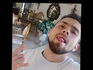 Streamate Live Sex Cam of aronm_live