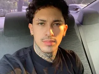 Streamate Free Porn Cam of SteveeN21