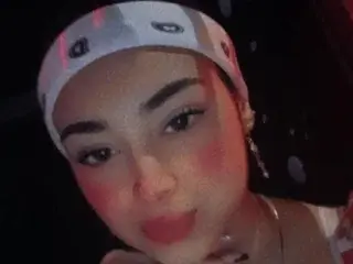 Streamate Free Porn Cam of Emily_Petit