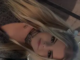 Streamate Free Porn Cam of Emiley_Alexander