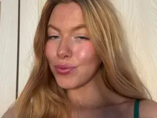Streamate Sex Cam of Naughtynina21