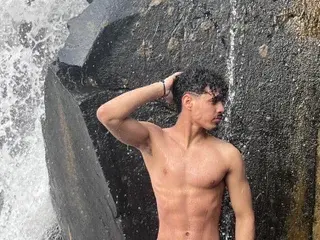 Streamate Nude Webcam of LucaColmal