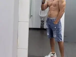 Streamate Adult Webcam of LUKEBULLGER