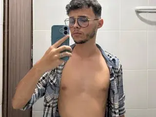 Streamate Best live sex cam show of ALHAN_SILVER