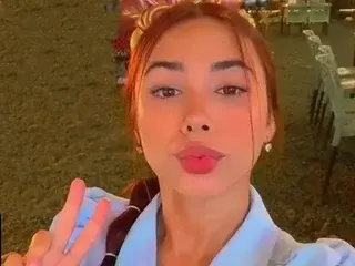 Streamate Live Sex Cam of issiecute