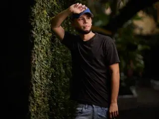 Streamate Watch Live Sex Cams of SteveeJones