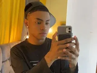 Streamate Sex Chat of TylerSmtih