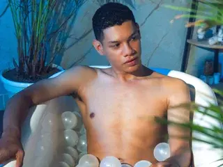Streamate Nude Webcam of Milo_Cruz