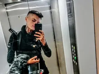 Streamate Nude Webcam of TonyGrace22