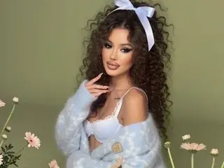 Streamate Sex Cam of CelineCheriee