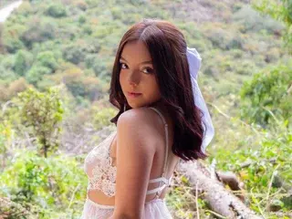 Streamate Adult Webcam of IvonniLoweyn