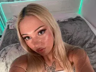 Streamate Sex Cam of LexieVyx