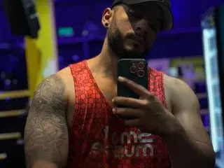 Streamate Free Live Porn of Mike_Savage