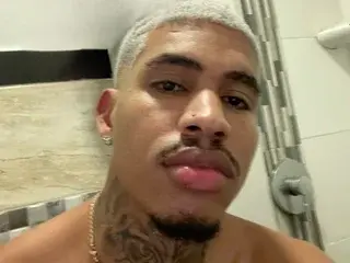 Streamate Live Porn of Drakehottt