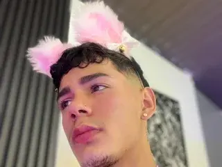Streamate Free Live Porn of AlexHottie