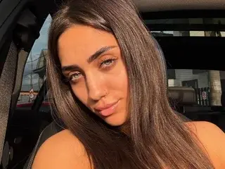 Streamate Live Sex of IsLucyCherry