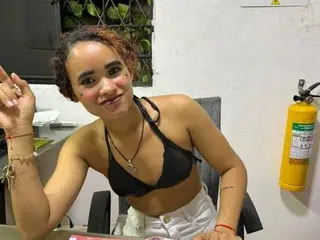 Streamate Nude Webcam of Charloee